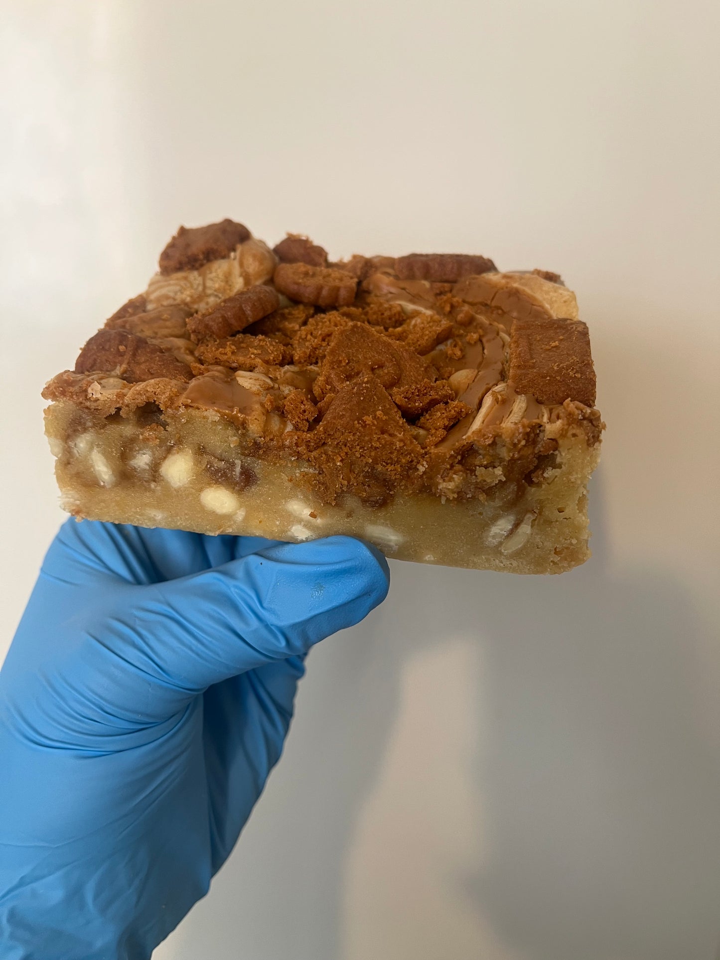 Famous Flavours Treat Box – Brownies, NYC Cookies & Cake Pots UK